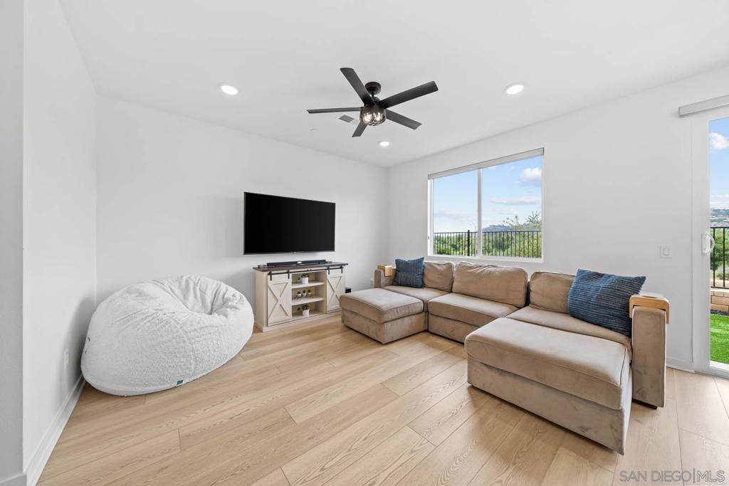 Fallbrook, CA 92028,35052 Hacienda Heights