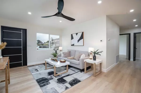 San Diego, CA 92117,4664 Isleta Ave