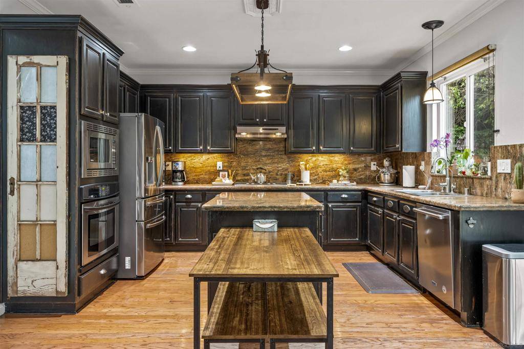 Chula Vista, CA 91913,1722 Bouquet Canyon Rd