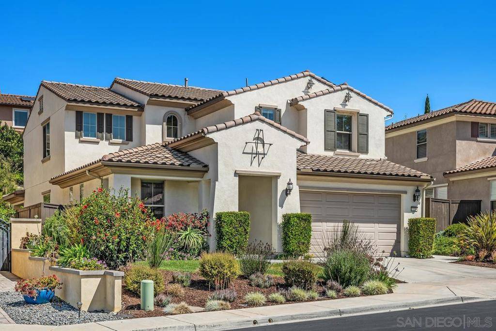 529 Adobe Estates Dr, Vista, CA 92083
