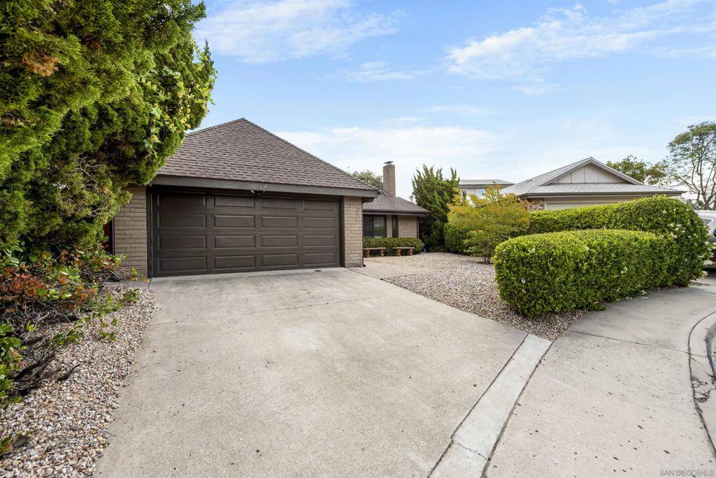 11183 Linares, San Diego, CA 92129