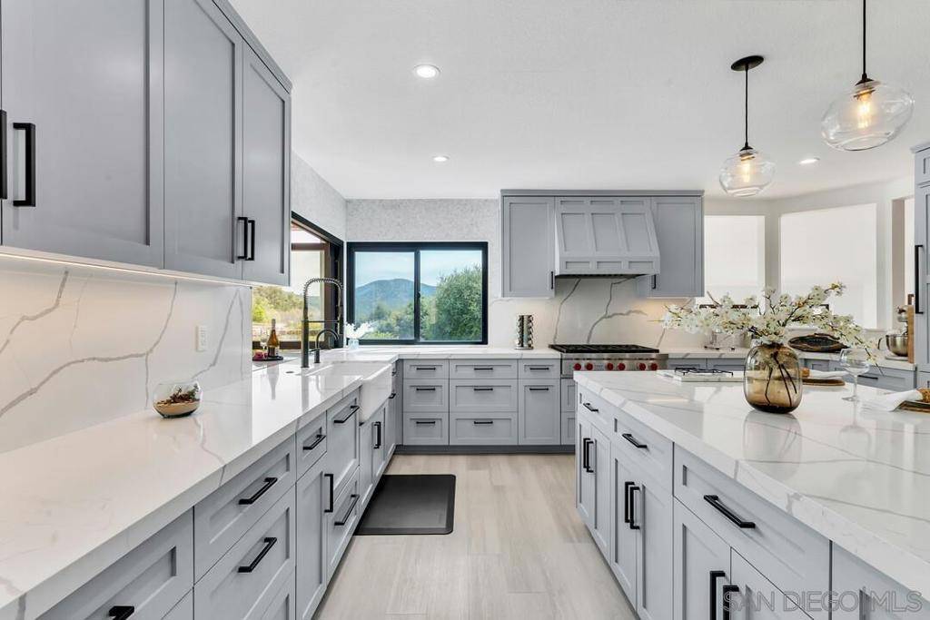Escondido, CA 92029,3453 Via Loma Vista