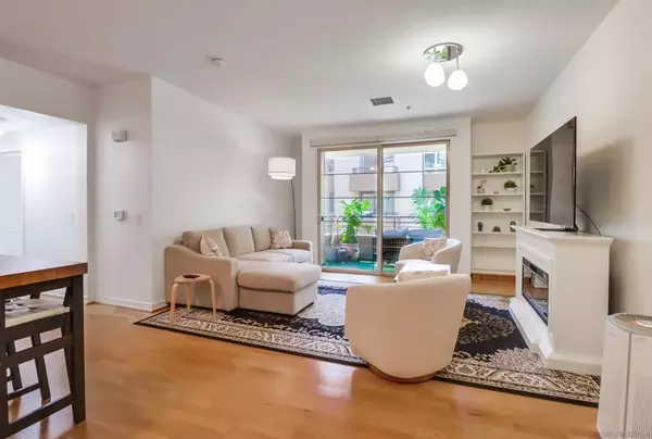 San Diego, CA 92101,1465 C St #3509
