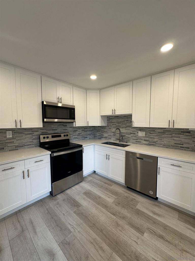 San Diego, CA 92107,4617 19 Del Monte Ave