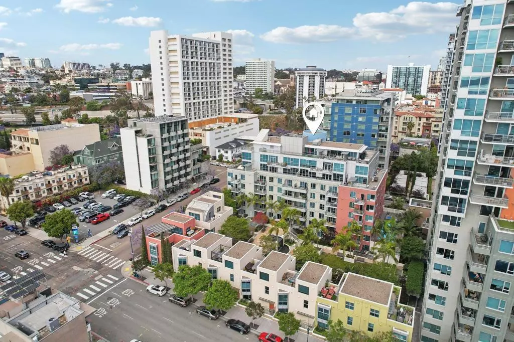 San Diego, CA 92101,1580 Union St #205