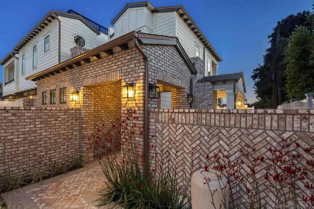 La Jolla, CA 92037,462 Westbourne Street