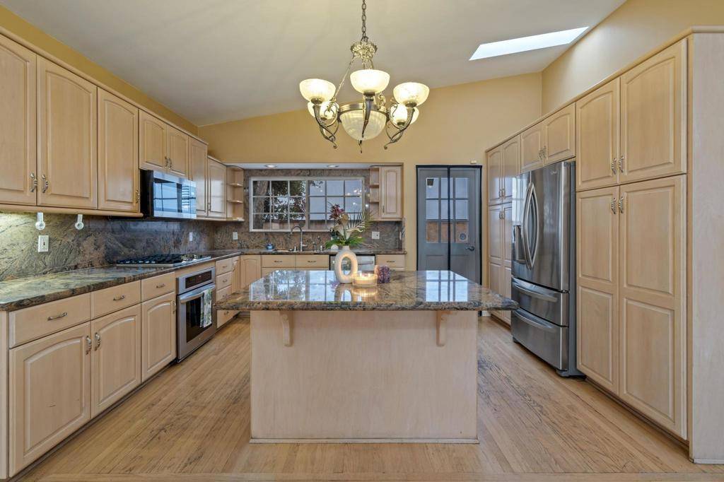 La Jolla, CA 92037,6430 La Jolla Scenic Dr S