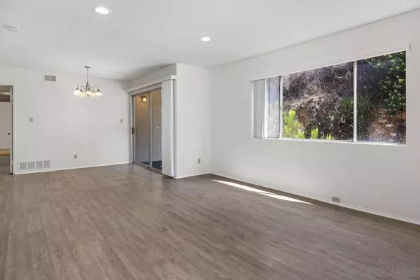 San Diego, CA 92120,6775 Alvarado Rd #20