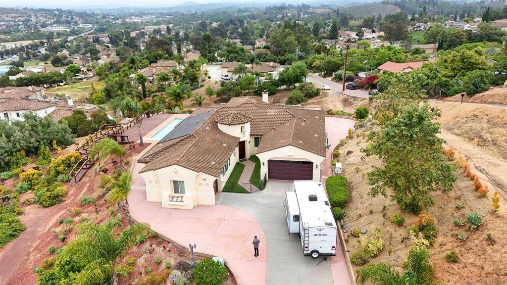 2387 Country Heights Rd., Escondido, CA 92026