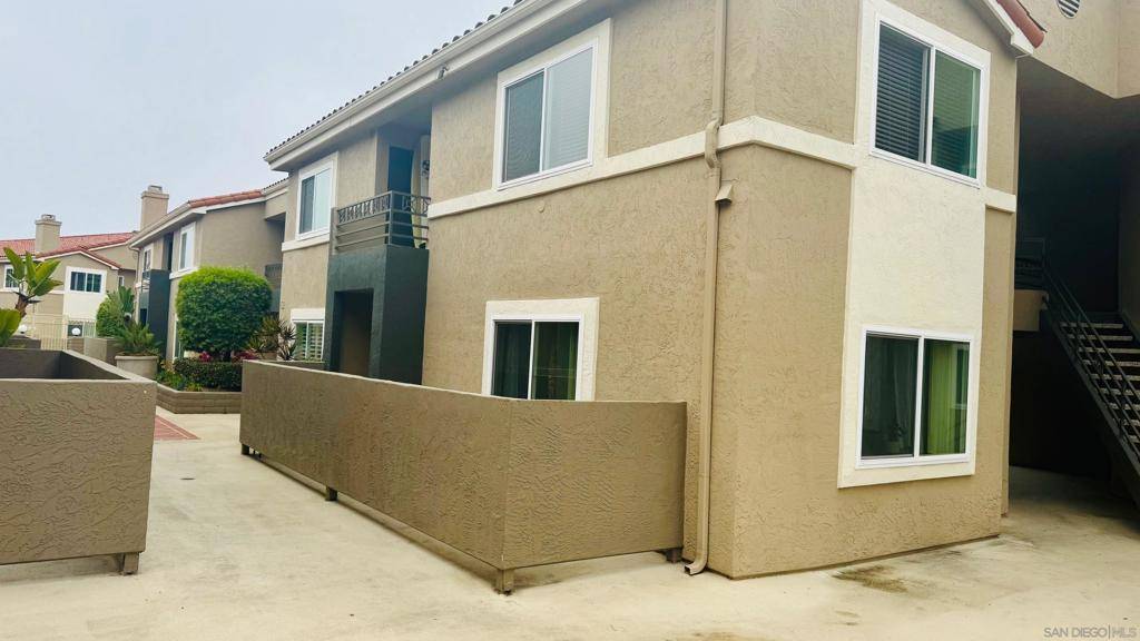 San Diego, CA 92122,7425 Charmant Dr #2809