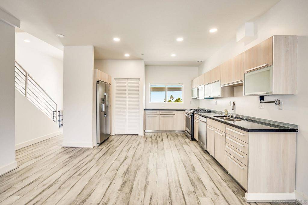 Oceanside, CA 92054,401 N Coast Hwy #Unit 207