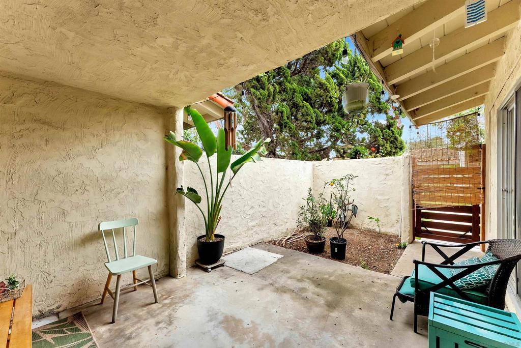 San Diego, CA 92117,4186 Balboa Way