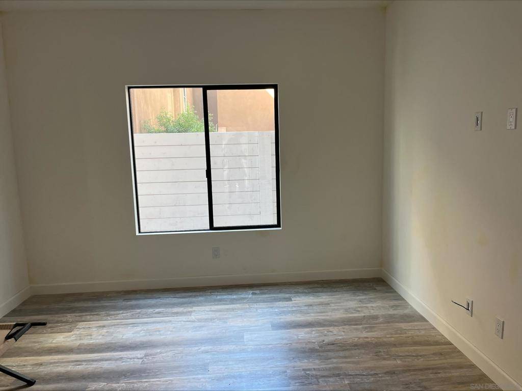 Coronado, CA 92118,256 B Ave