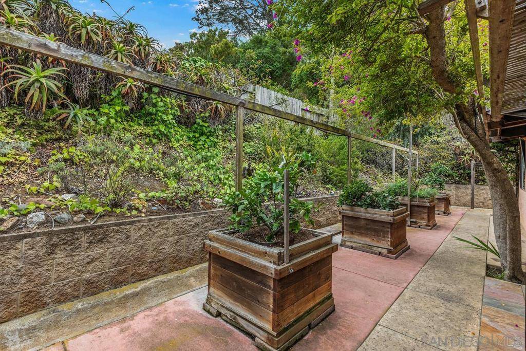 La Jolla, CA 92037,8402 Sugarman Dr