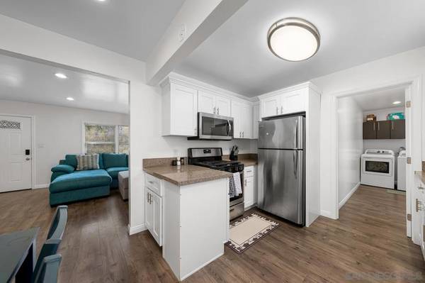 La Mesa, CA 91942,4241 70th Street