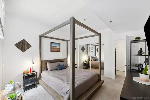 San Diego, CA 92101,1642 7Th Ave #223