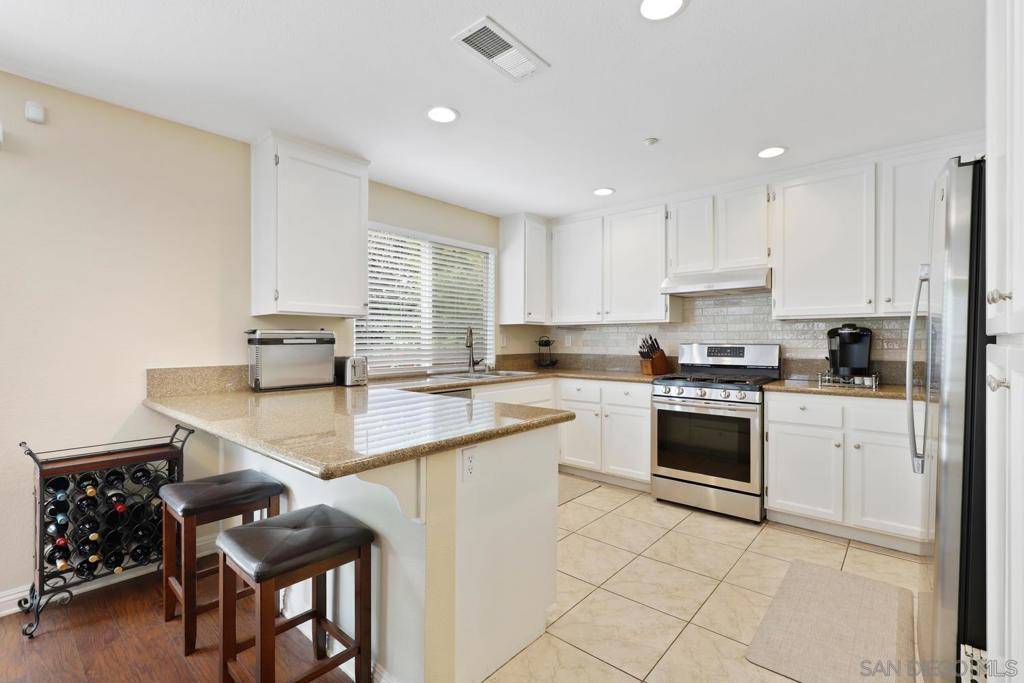 Vista, CA 92081,1694 Carriage Cir