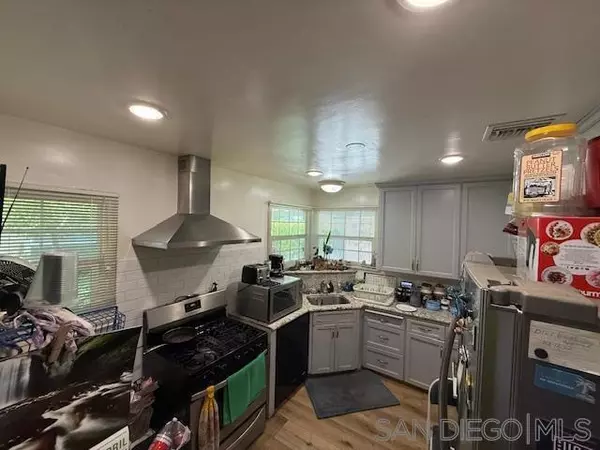 Van Nuys, CA 91401,14308 Miranda St