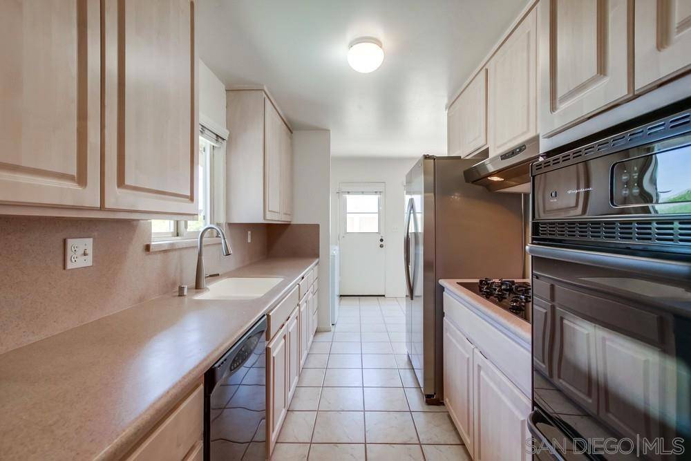 San Diego, CA 92117,5215 Palmyra Ave