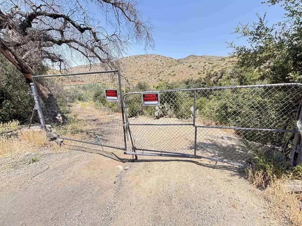 Dulzura, CA 91917,222444 Hwy 94