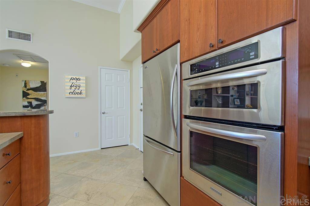 La Jolla, CA 92037,9245 Regents Rd #M408