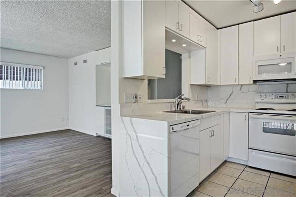 San Diego, CA 92109,1112  1118 Thomas Avenue