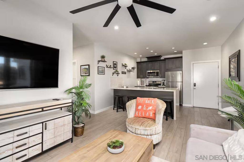 San Diego, CA 92101,2124 Front St #1