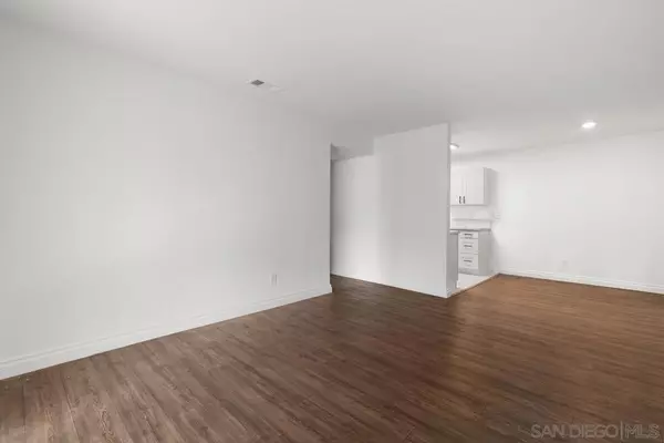 Escondido, CA 92026,240 W Lincoln Ave #16