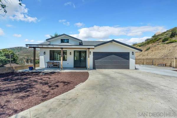 Santee, CA 92071,11132 Summit Ave