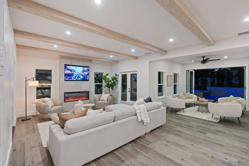 Carlsbad, CA 92008,1384 Cynthia Ln