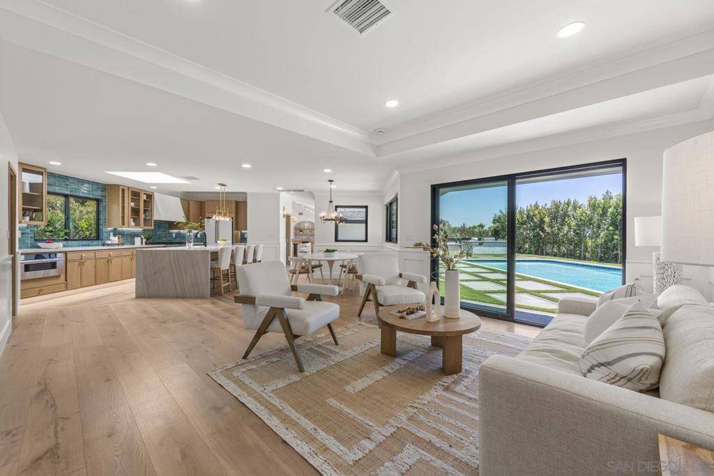 2975 Woodford Drive, La Jolla, CA 92037
