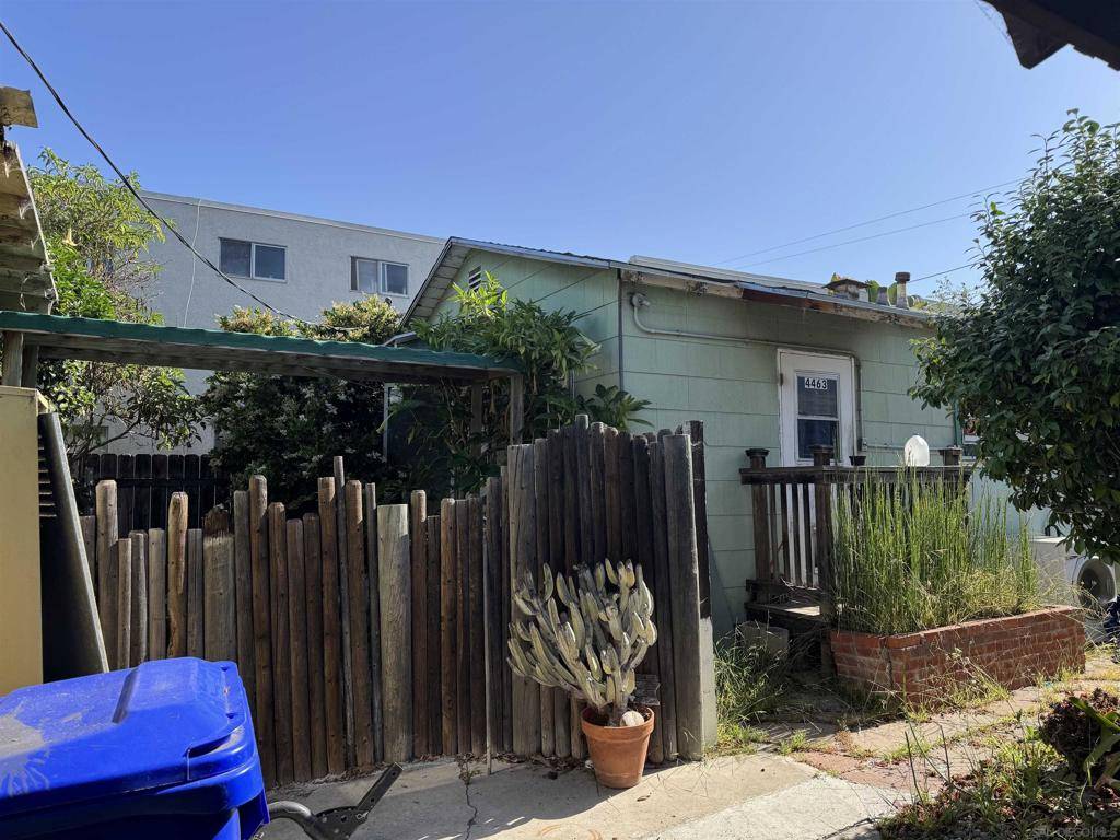 San Diego, CA 92116,4457 4463 Texas St.