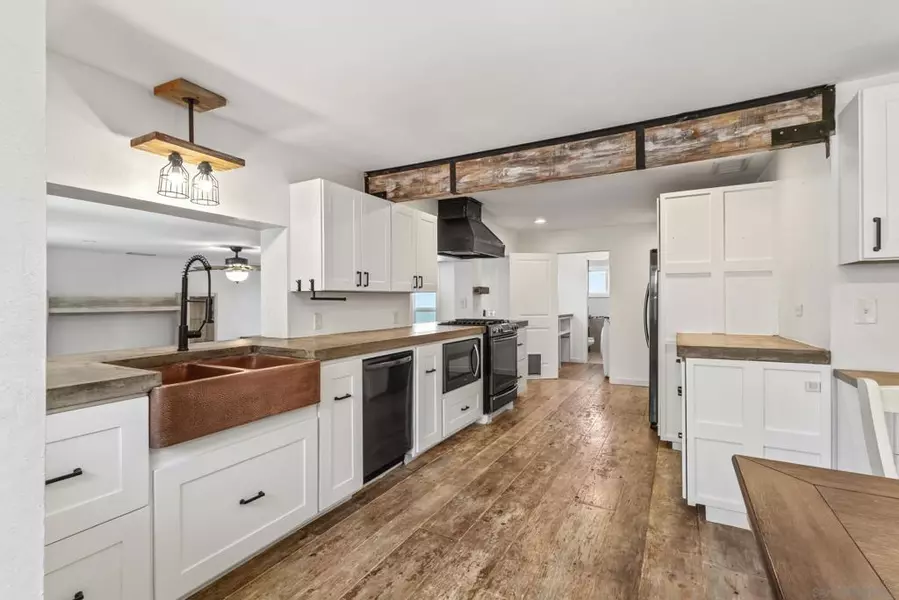 15415 Saint Lucy Ln, El Cajon, CA 92021