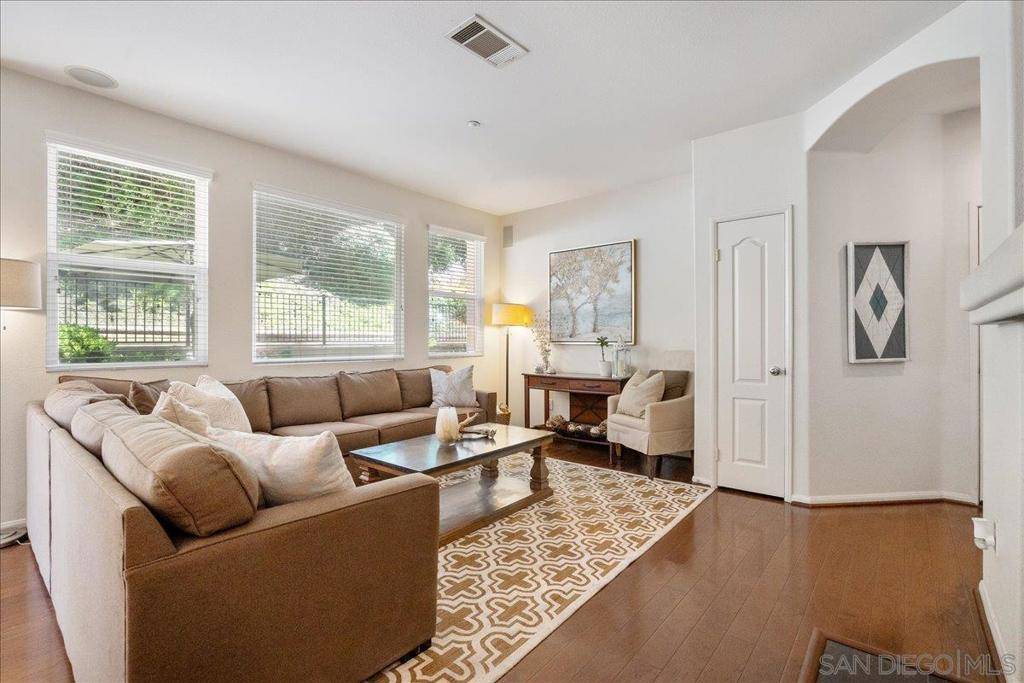 3073 Via Maximo, Carlsbad, CA 92009