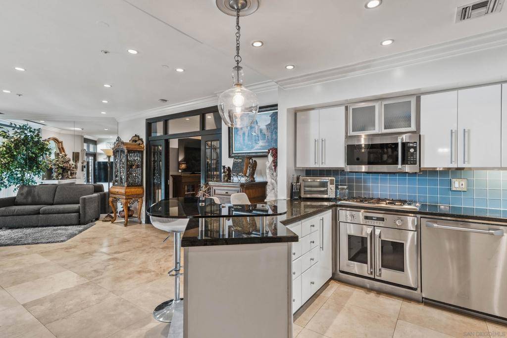 San Diego, CA 92101,500 W Harbor #1318
