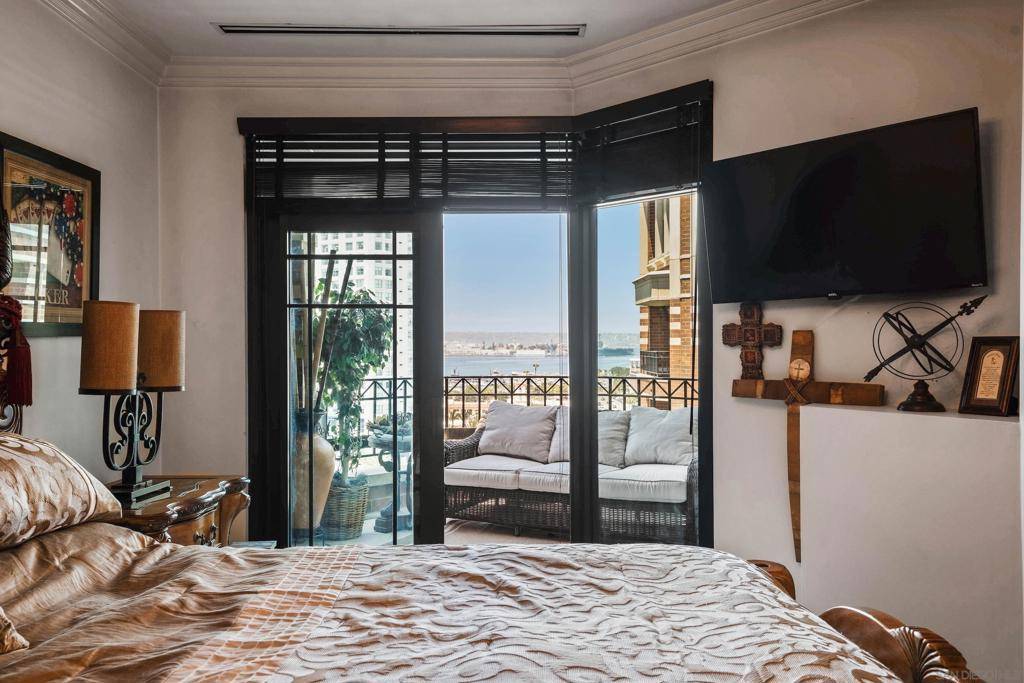 San Diego, CA 92101,500 W Harbor #1318