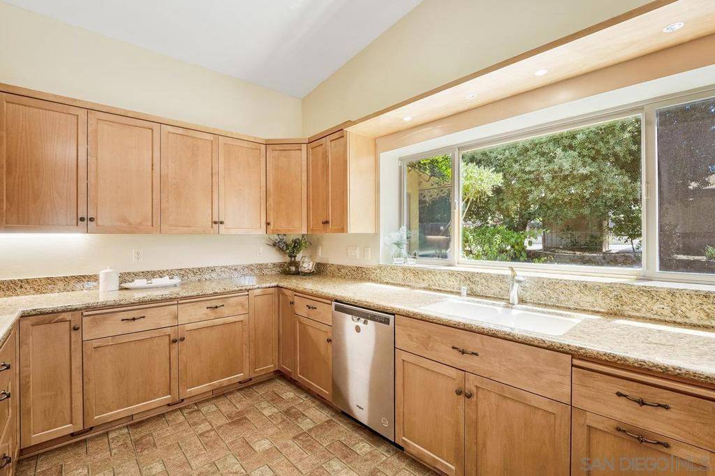 1353 Roxanne Dr, El Cajon, CA 92021