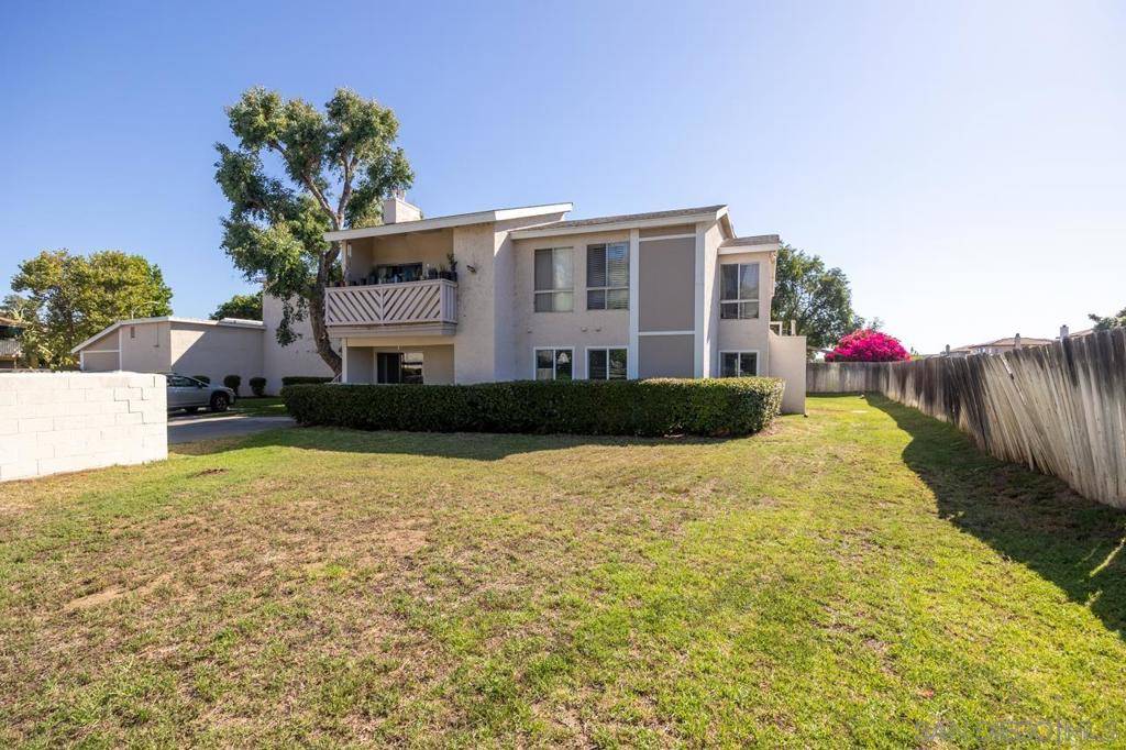 2566 WHITE OAK PLACE #1, Escondido, CA 92027