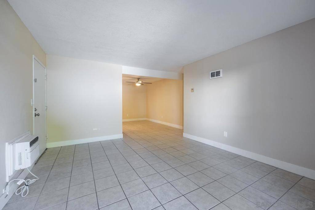 Escondido, CA 92027,2566 WHITE OAK PLACE #1