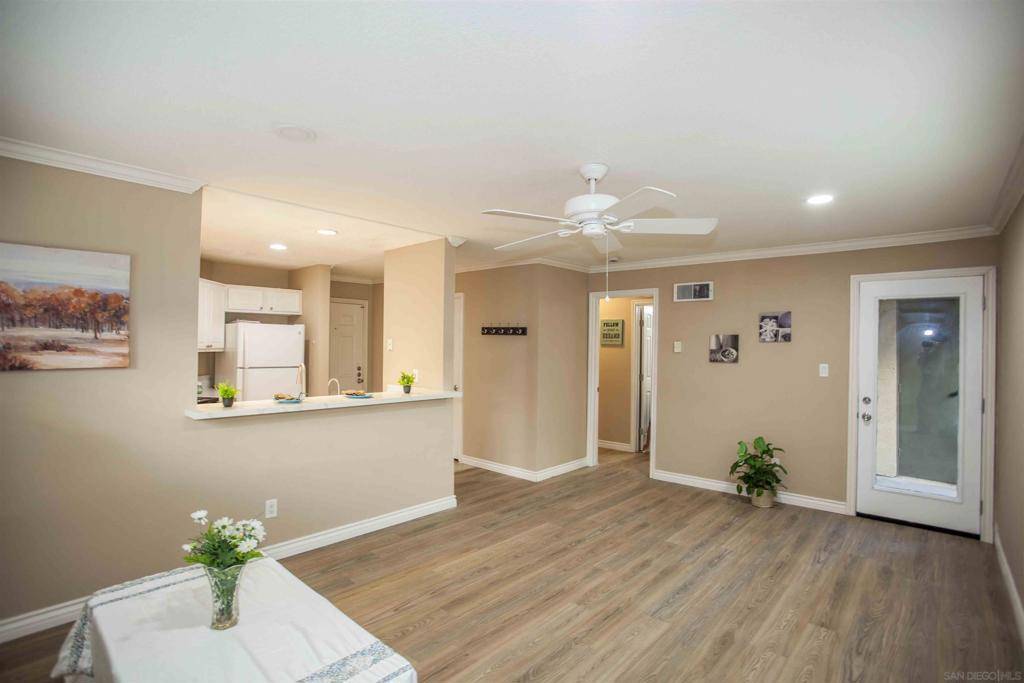 San Diego, CA 92122,7425 Charmant Dr #2903