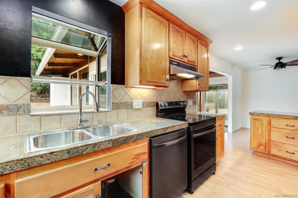 La Mesa, CA 91942,6040 Amaya Dr