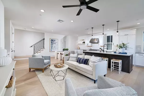 Encinitas, CA 92024,561 N Vulcan Ave