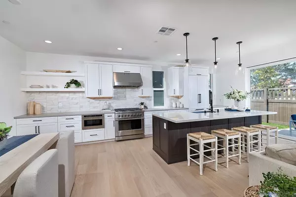 Encinitas, CA 92024,561 N Vulcan Ave