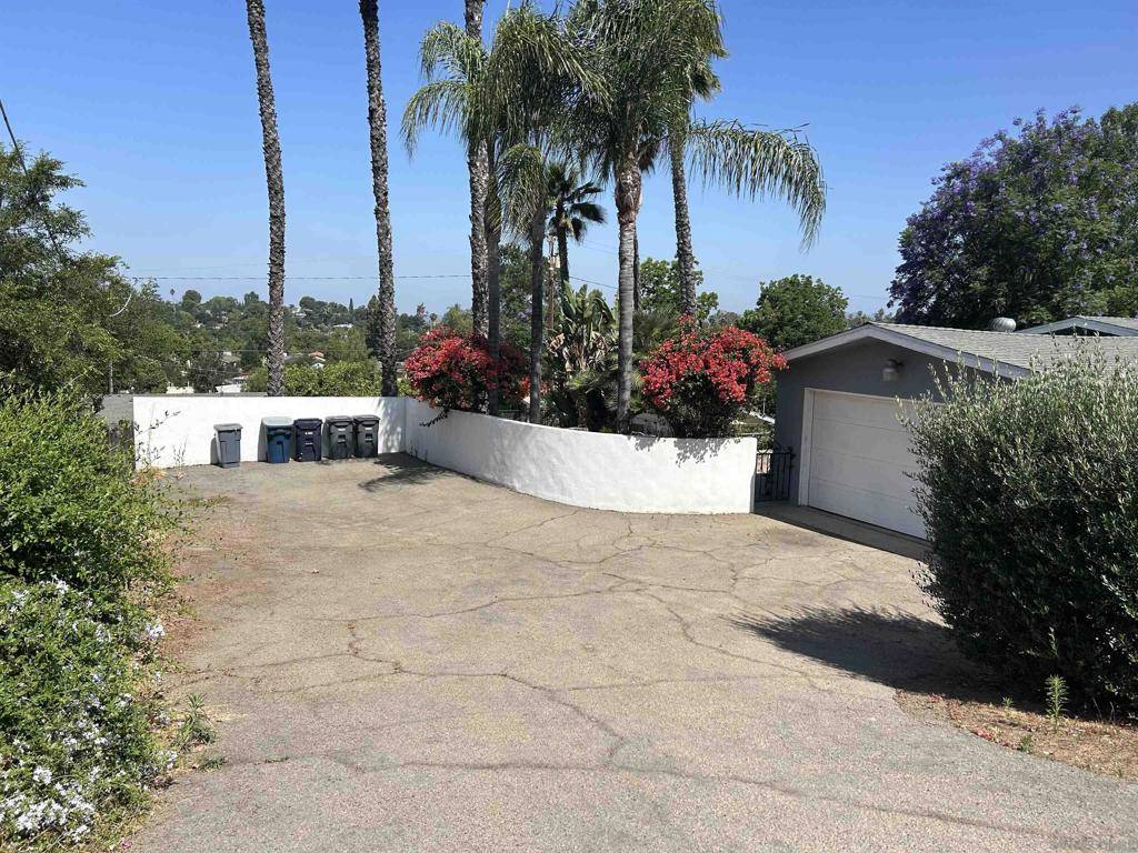 Escondido, CA 92025,1190 Robertson Dr