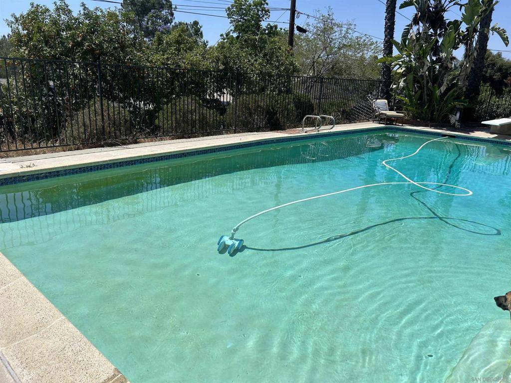 Escondido, CA 92025,1190 Robertson Dr