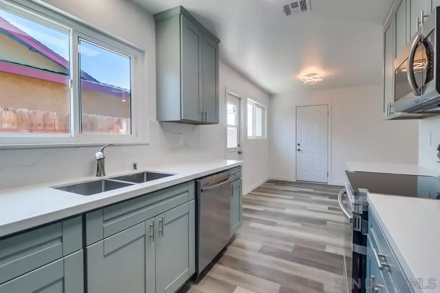1559 La Corta St, Lemon Grove, CA 91945
