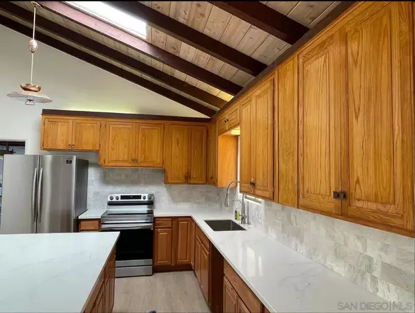 El Cajon, CA 92019,844 Singing Trails Dr