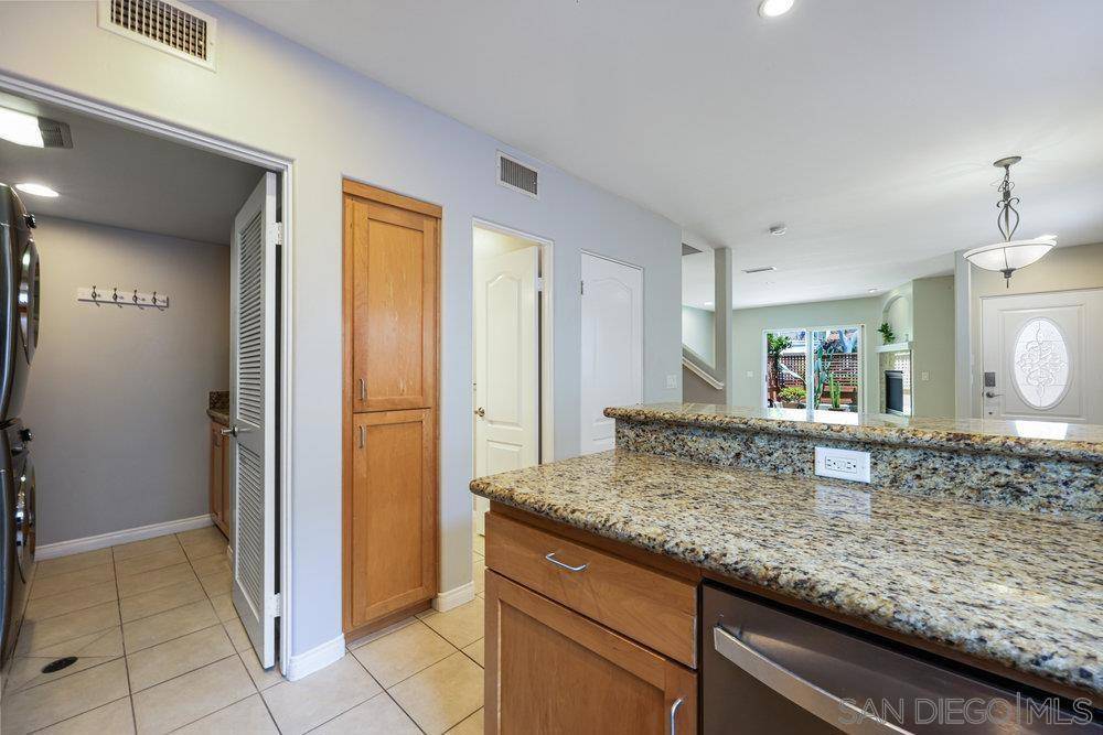 San Diego, CA 92109,1427 Hornblend