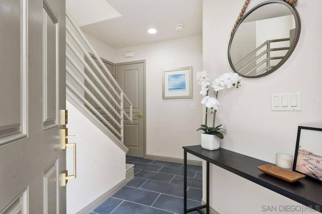 San Diego, CA 92109,735 Yarmouth Court