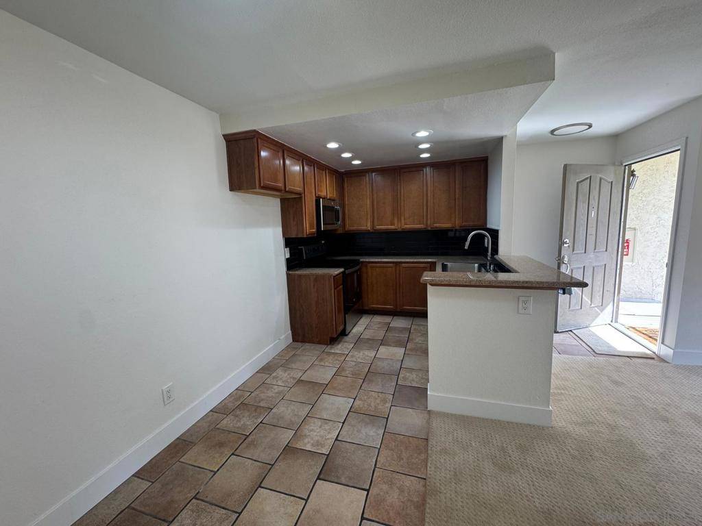 Oceanside, CA 92054,432 Edgehill Ln #8